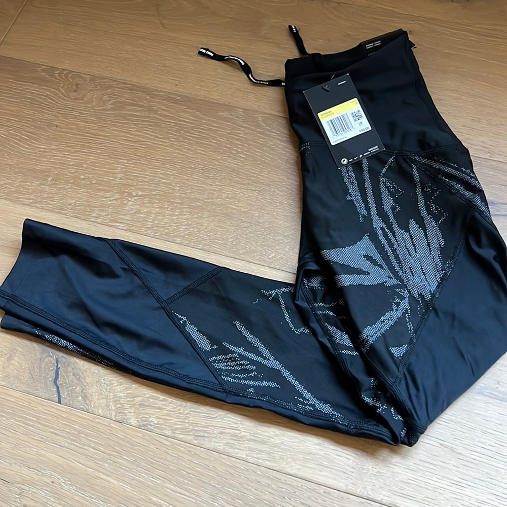 NWT! Black Nike running leggings